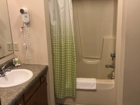 Cozy Suite B bathroom